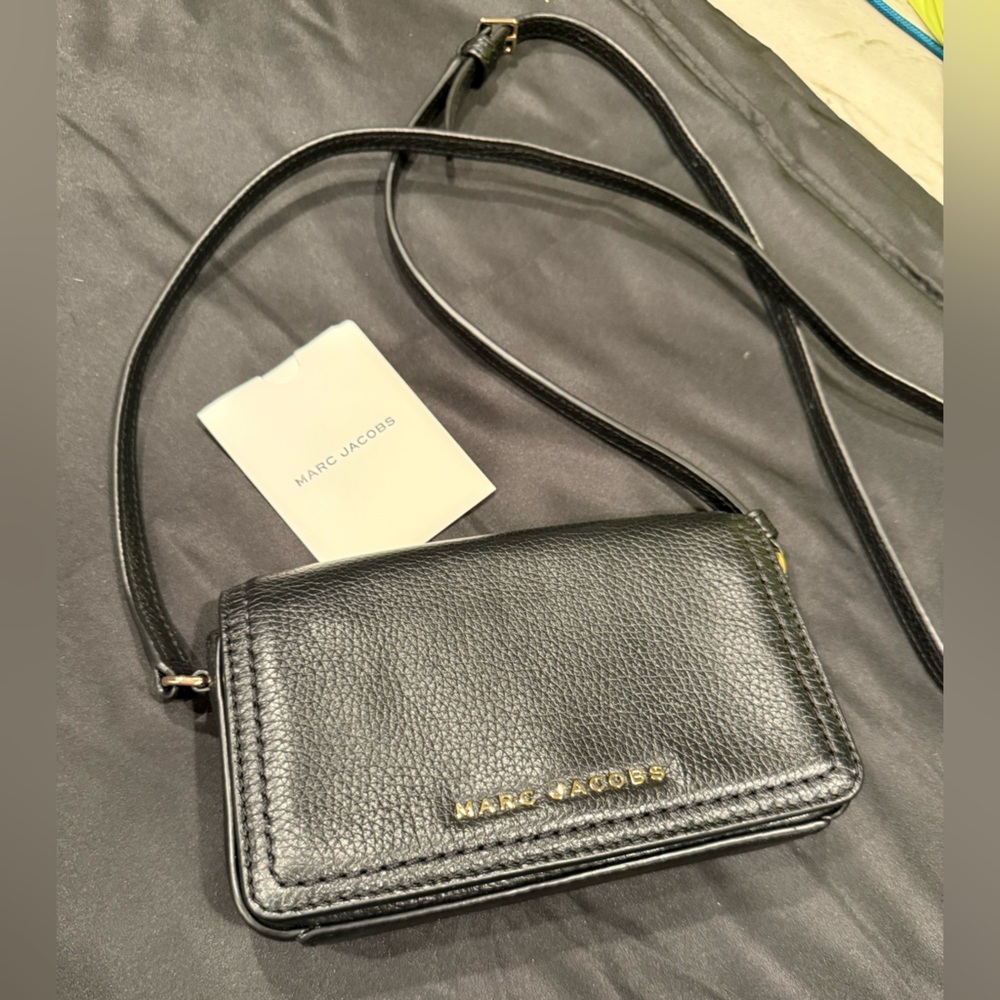 Marc Jacobs Black Groove Leather Mini Bag Crossbody with Gold Hardware - Picture 16 of 16
